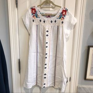 White short sleeved dress with embroidery